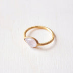 Rose quartz gemstone ring, oval-shaped 18K gold-plated ring
