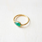 Rose quartz gemstone ring, oval-shaped 18K gold-plated ring