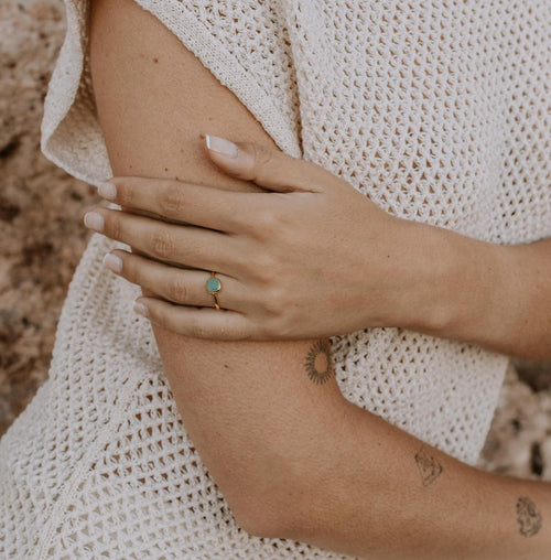 18K gold-plated brass ring featuring a square gemstone—available in rose quartz, green aventurine, or aquamarine