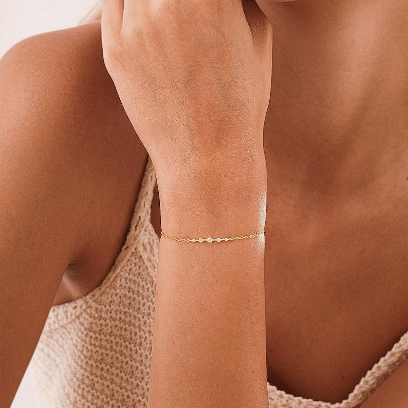 Minimalist diamond bracelet, crafted from exquisite 925 sterling silver, with an adjustable length of 15+3 cm
