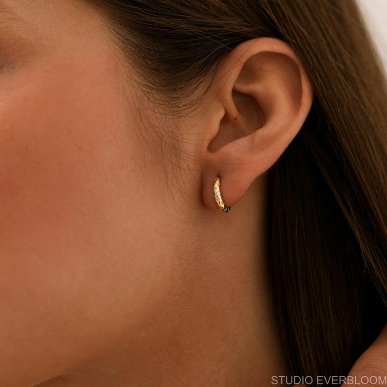 Star-motif cubic zirconia (CZ) huggie earrings, crafted from 925 sterling silver, 10 mm in diameter