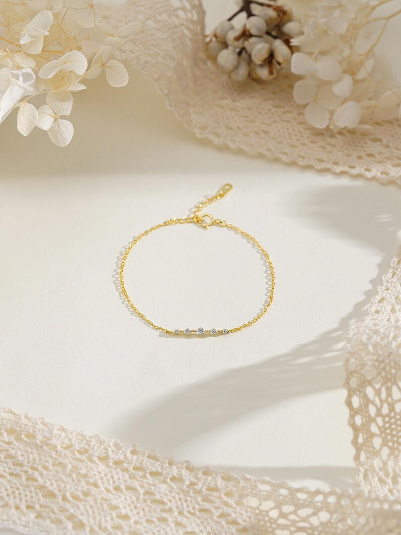 Minimalist diamond bracelet, crafted from exquisite 925 sterling silver, with an adjustable length of 15+3 cm