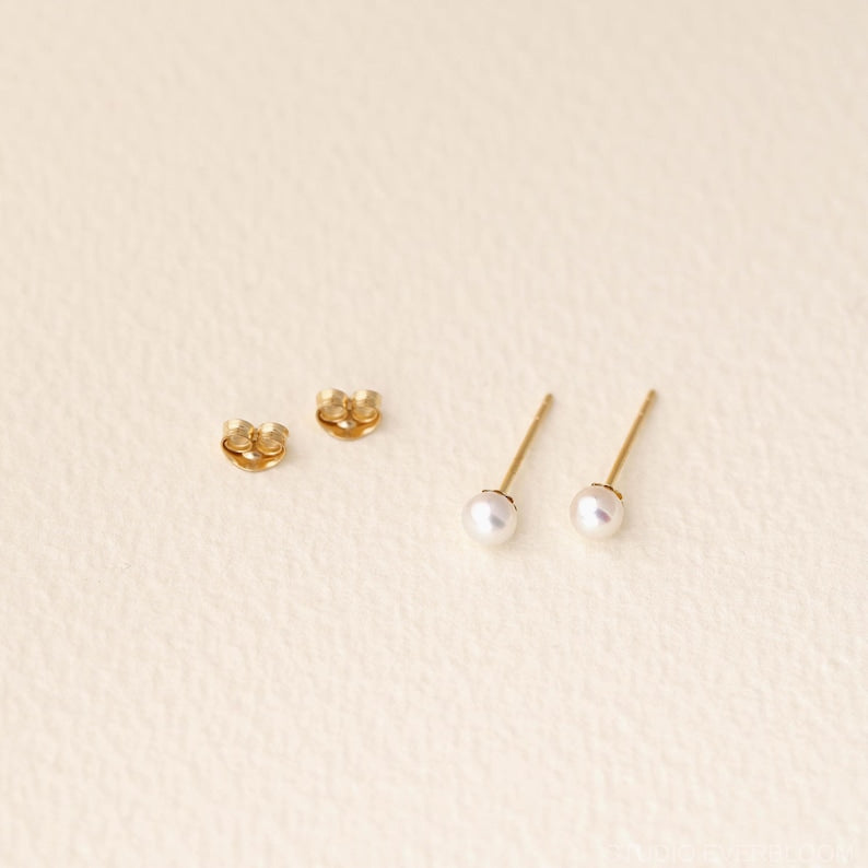Women's 14K Solid Gold Freshwater Pearl Stud Earrings – Minimalist Design with Aurora-like Luster