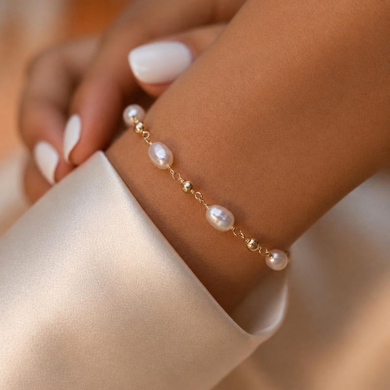 Handmade 14K gold-filled bracelet with natural baroque freshwater pearls (5–6mm, 17cm)