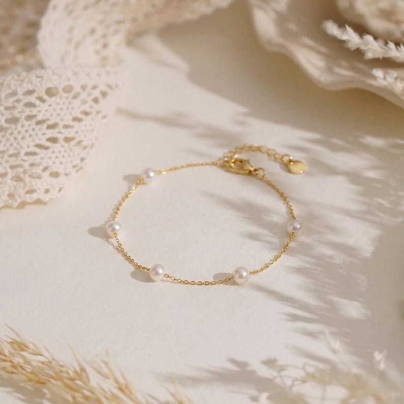 Pearl chain bracelet—22 cm adjustable gold-plated brass bracelet