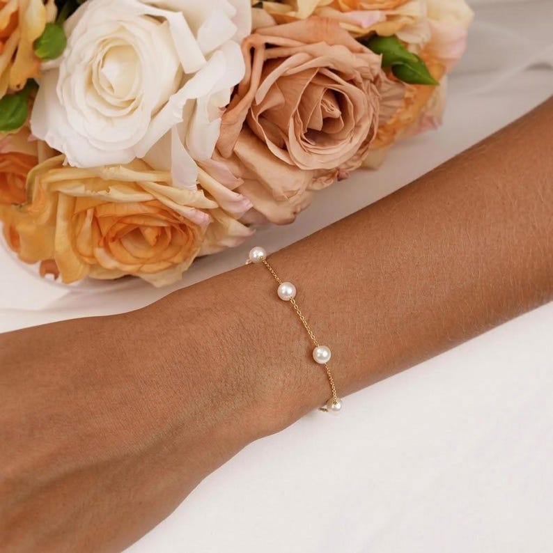 Pearl chain bracelet—22 cm adjustable gold-plated brass bracelet