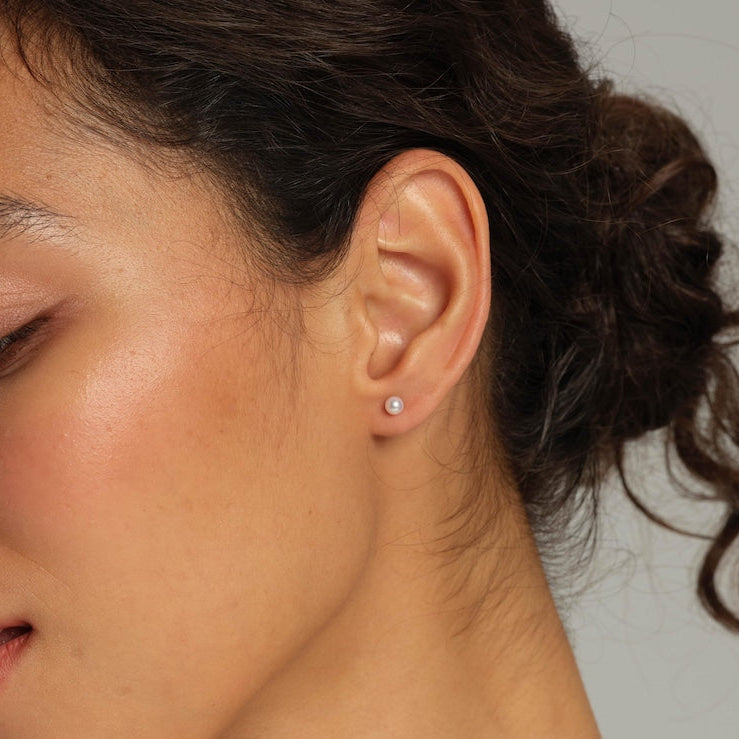 Women's 14K Solid Gold Freshwater Pearl Stud Earrings – Minimalist Design with Aurora-like Luster