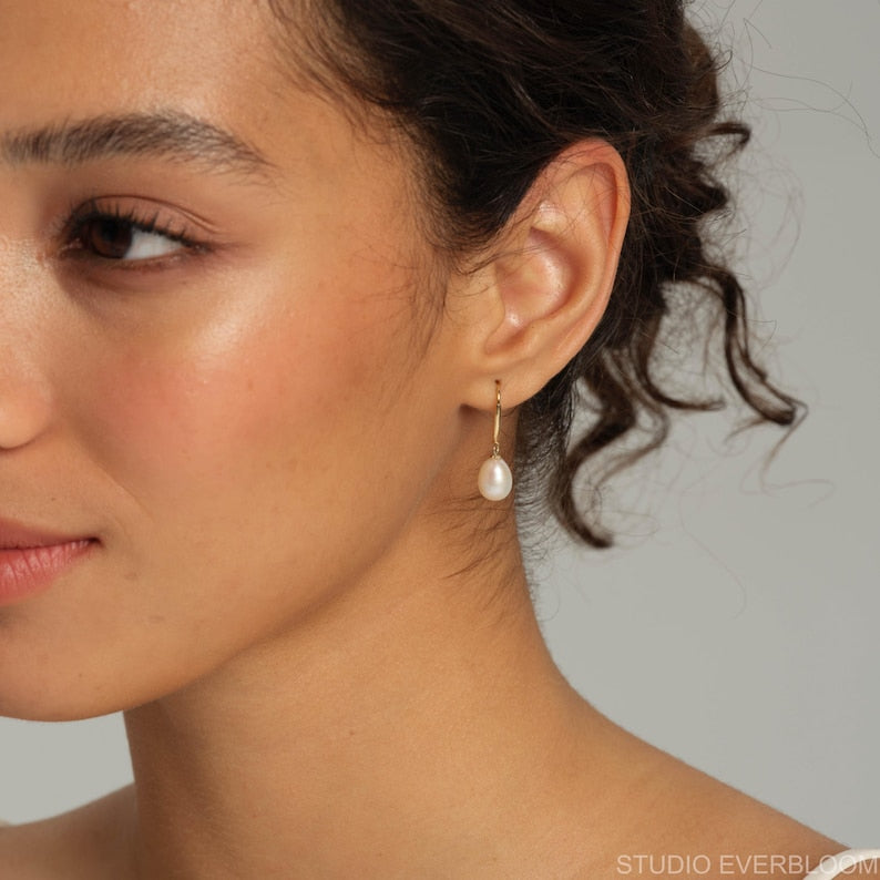 Gold-plated freshwater pearl drop earrings, minimalist-style pendant jewelry
