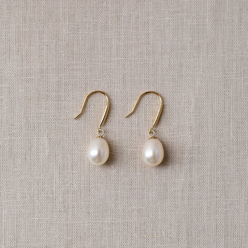 Gold-plated freshwater pearl drop earrings, minimalist-style pendant jewelry