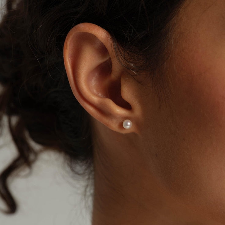 Women's 14K Solid Gold Freshwater Pearl Stud Earrings – Minimalist Design with Aurora-like Luster